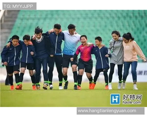 足球明星平安夜盛典星光璀璨欢聚一堂共庆佳节温情时刻